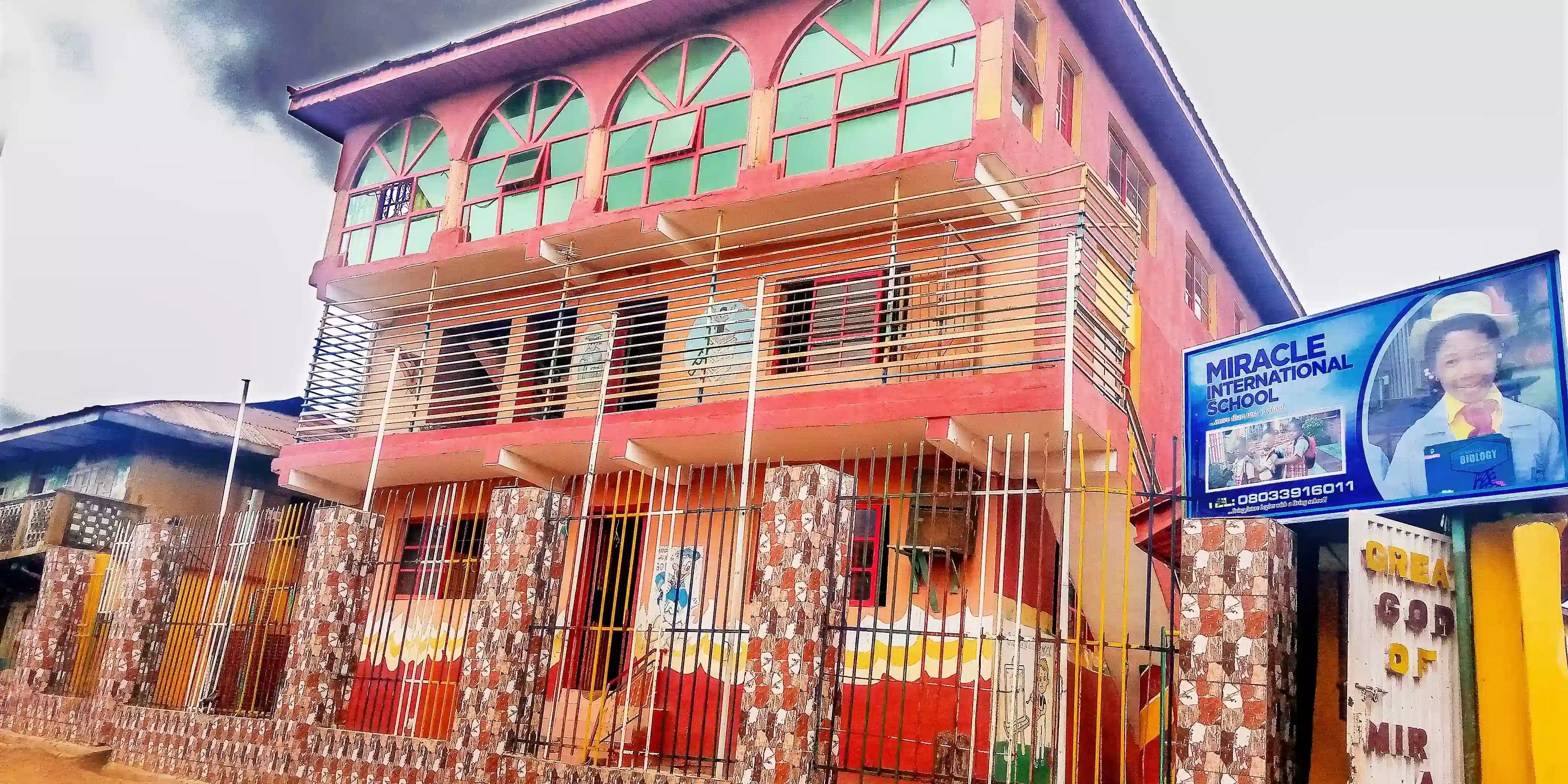 Miracle International School Osoba